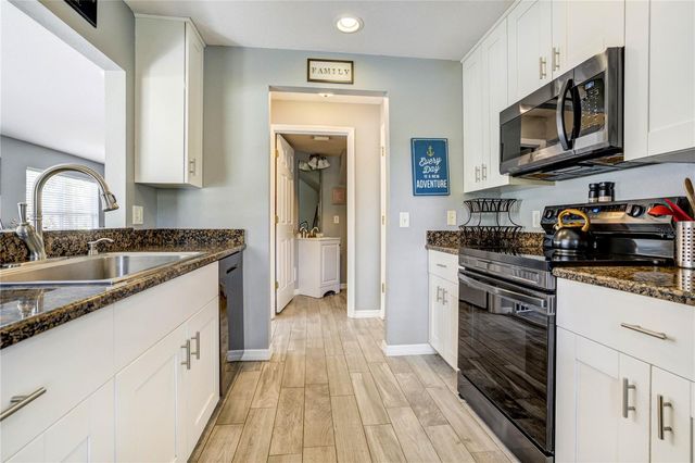 9550 CHARLESBERG DRIVE, Tampa, FL 33635