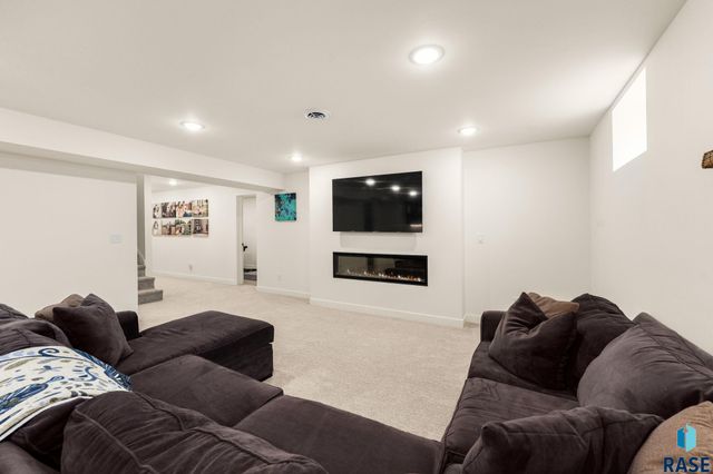 27534 464th Ave Avenue, Lennox, SD 57039