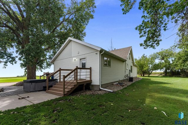 27534 464th Ave Avenue, Lennox, SD 57039