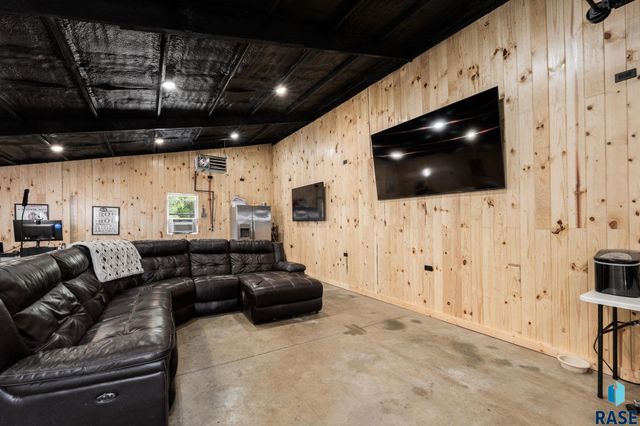 27534 464th Ave Avenue, Lennox, SD 57039