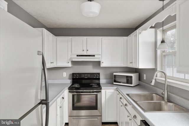 112 CHATHAM SQ, Winchester, VA 22601