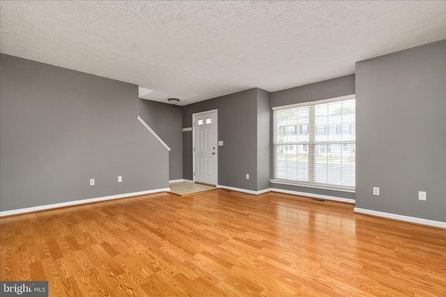112 CHATHAM SQ, Winchester, VA 22601