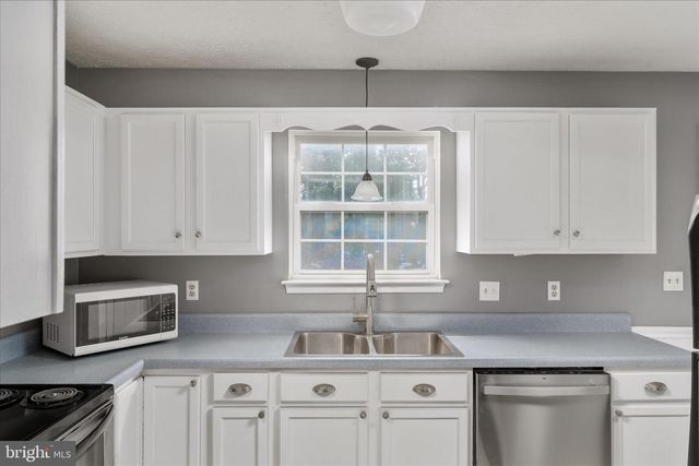 112 CHATHAM SQ, Winchester, VA 22601