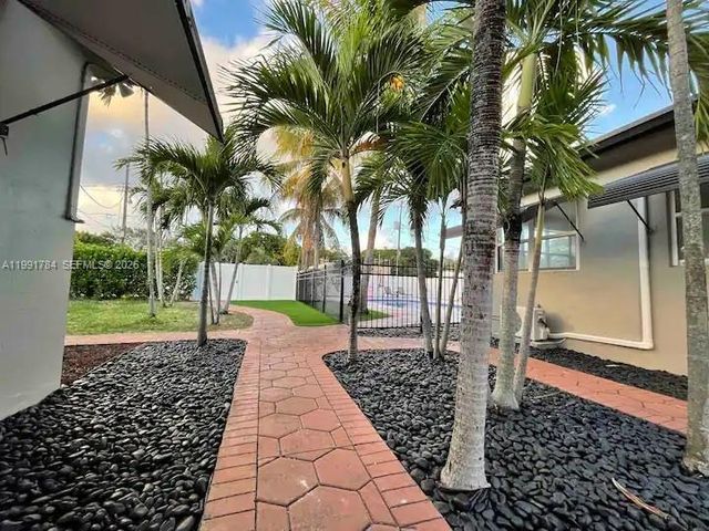 1925 Dewey St, Hollywood, FL 33020