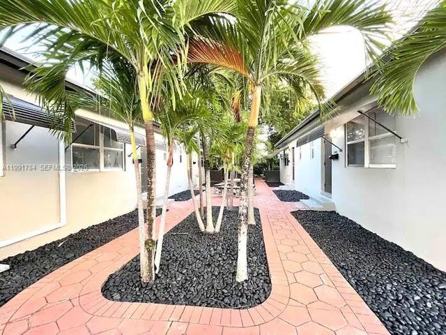 1925 Dewey St, Hollywood, FL 33020