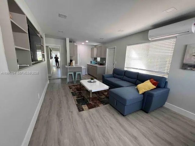 1925 Dewey St, Hollywood, FL 33020