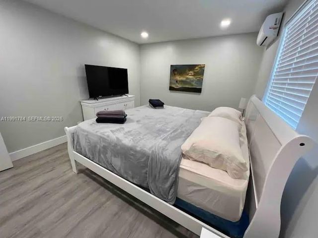 1925 Dewey St, Hollywood, FL 33020