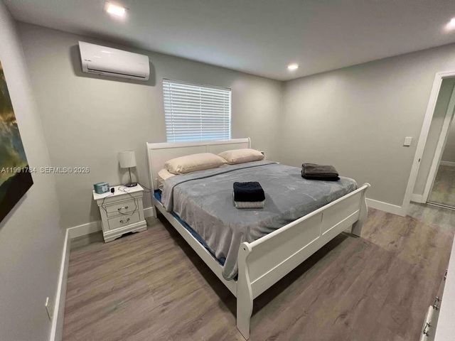 1925 Dewey St, Hollywood, FL 33020