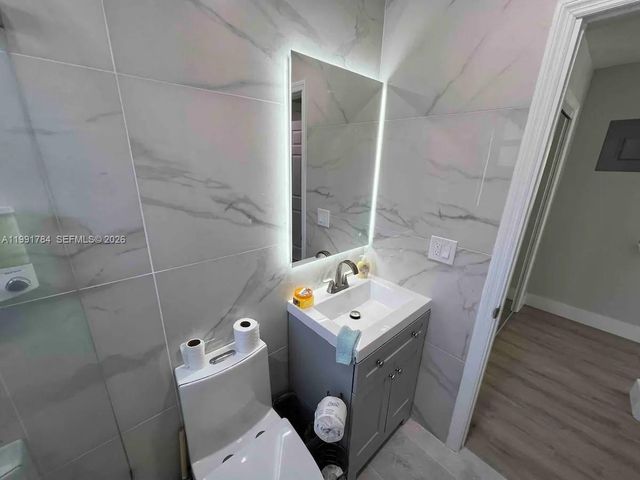 1925 Dewey St, Hollywood, FL 33020