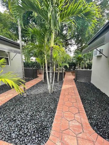 1925 Dewey St, Hollywood, FL 33020