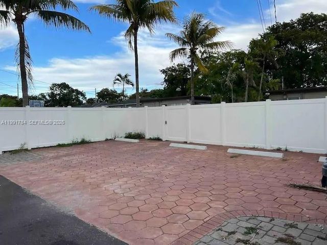 1925 Dewey St, Hollywood, FL 33020
