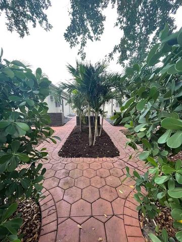 1925 Dewey St, Hollywood, FL 33020