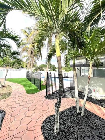 1925 Dewey St, Hollywood, FL 33020