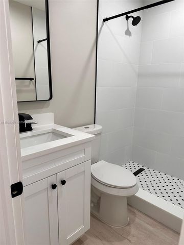 708 Victoria Dr 101, Cape Coral, FL 33904