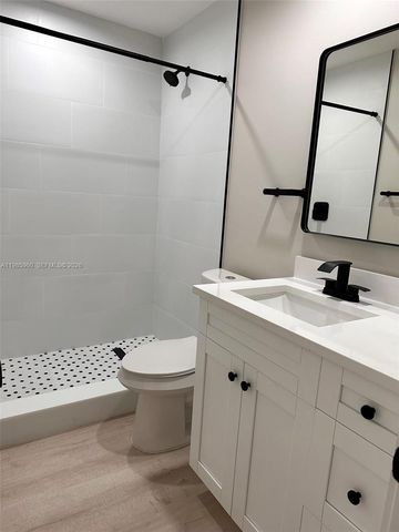 708 Victoria Dr 101, Cape Coral, FL 33904