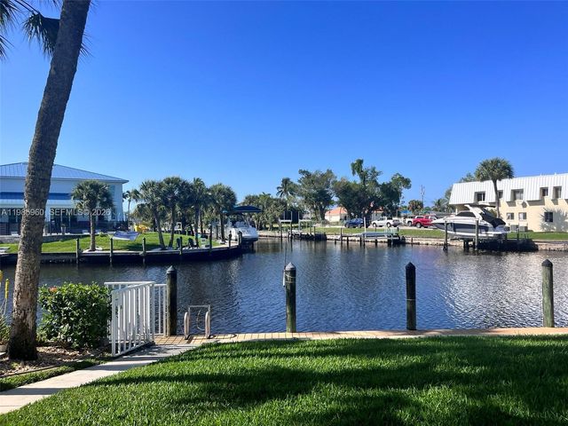 708 Victoria Dr 101, Cape Coral, FL 33904