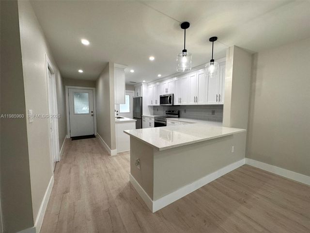 708 Victoria Dr 101, Cape Coral, FL 33904