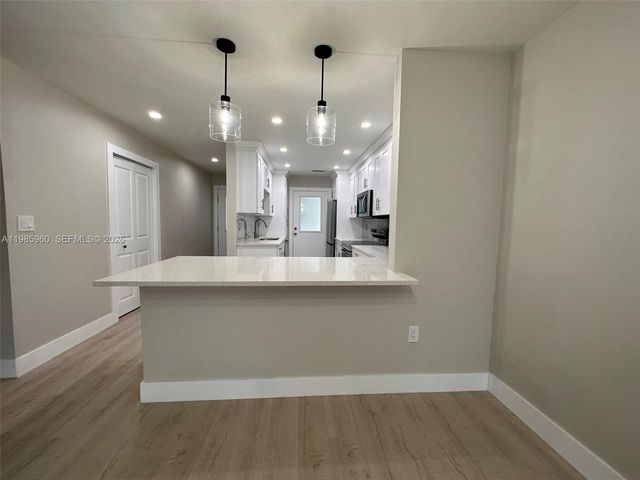 708 Victoria Dr 101, Cape Coral, FL 33904