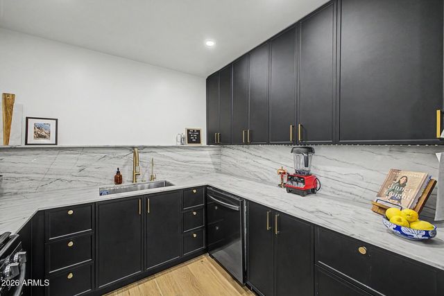 3436 E GLENROSA Avenue, Phoenix, AZ 85018