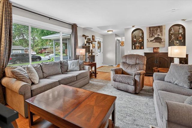 512 Yorktown Road, Deforest, WI 53532
