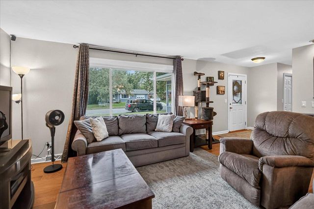 512 Yorktown Road, Deforest, WI 53532