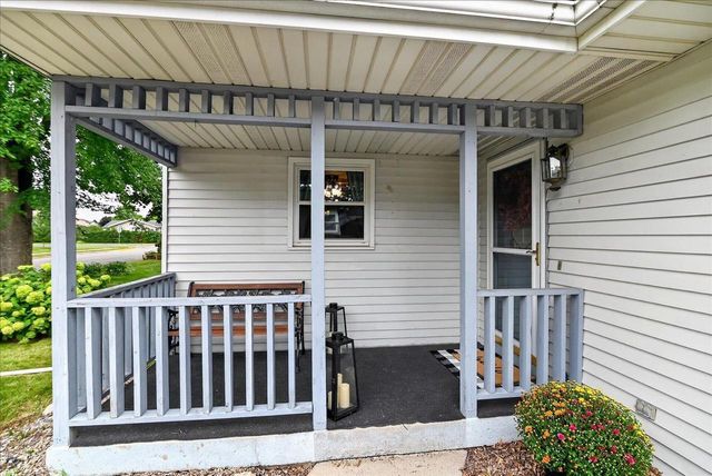 512 Yorktown Road, Deforest, WI 53532