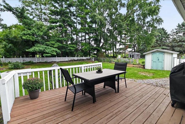512 Yorktown Road, Deforest, WI 53532