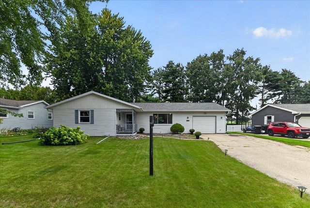512 Yorktown Road, Deforest, WI 53532