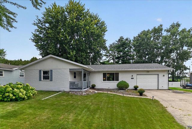512 Yorktown Road, Deforest, WI 53532