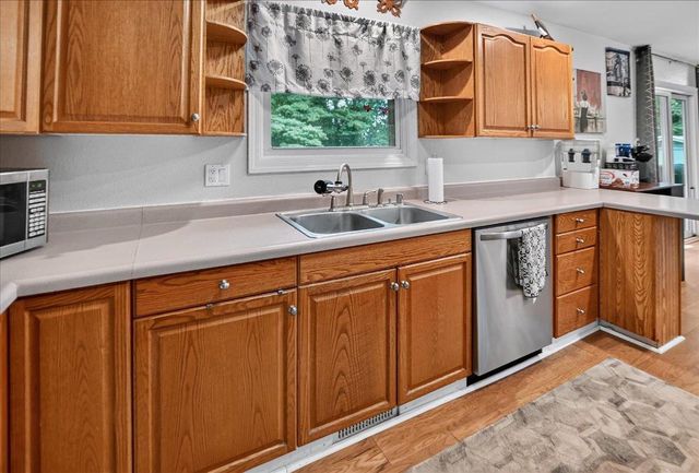 512 Yorktown Road, Deforest, WI 53532