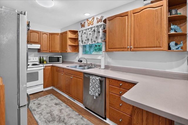 512 Yorktown Road, Deforest, WI 53532