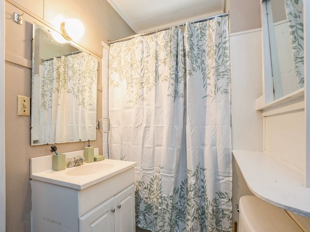 3615 Cambridge Street, Des Moines, IA 50313