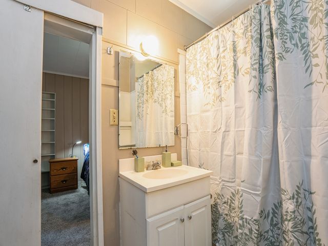 3615 Cambridge Street, Des Moines, IA 50313