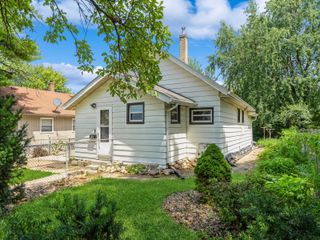 3615 Cambridge Street, Des Moines, IA 50313