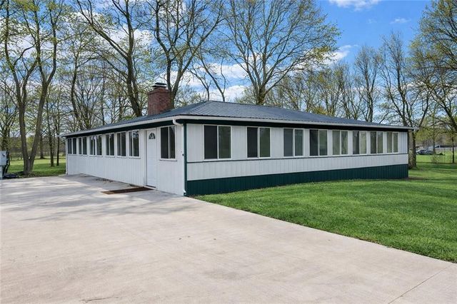 170 NE 1011 Road, Knob Noster, MO 65336