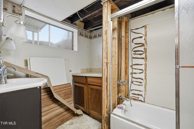 1736 Southwest Main Avenue, Norton, VA 24273