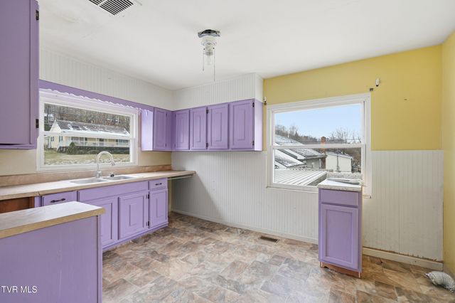 1736 Southwest Main Avenue, Norton, VA 24273