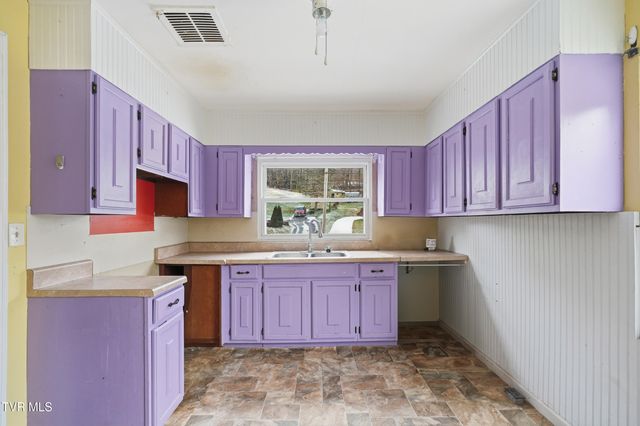 1736 Southwest Main Avenue, Norton, VA 24273