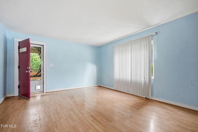 1736 Southwest Main Avenue, Norton, VA 24273