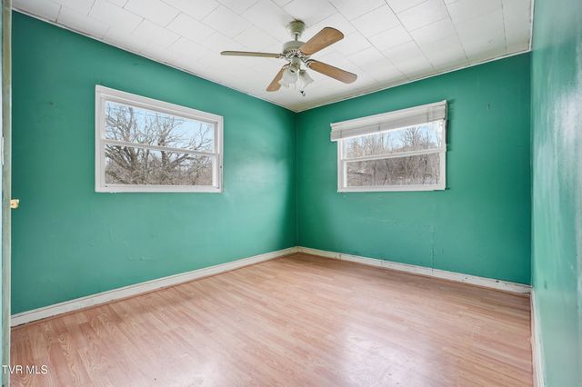 1736 Southwest Main Avenue, Norton, VA 24273