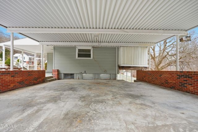 1736 Southwest Main Avenue, Norton, VA 24273