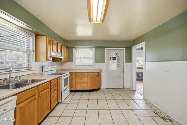 1736 Southwest Main Avenue, Norton, VA 24273