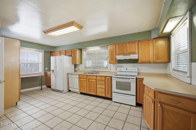 1736 Southwest Main Avenue, Norton, VA 24273