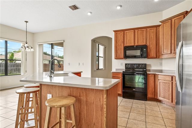 2792 Palisades Drive SE, Palm Bay, FL 32909