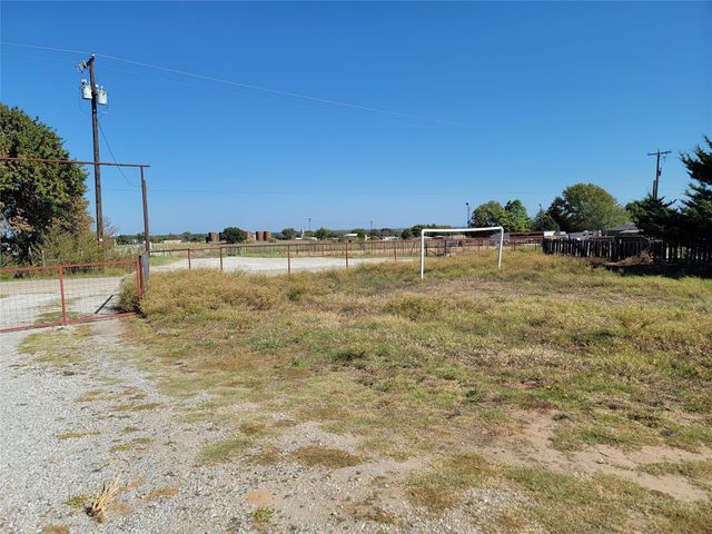 407 County Road 3330, Bridgeport, TX 76426