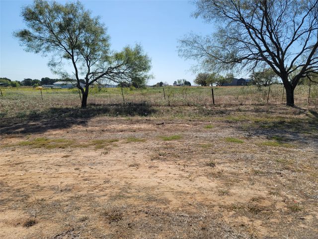 407 County Road 3330, Bridgeport, TX 76426