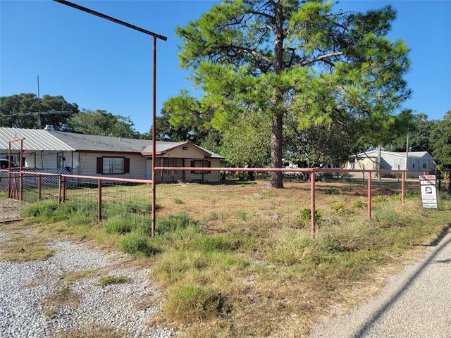 407 County Road 3330, Bridgeport, TX 76426