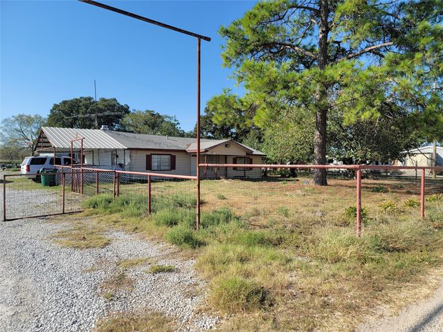 407 County Road 3330, Bridgeport, TX 76426