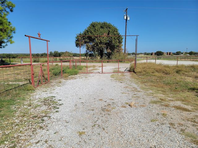 407 County Road 3330, Bridgeport, TX 76426