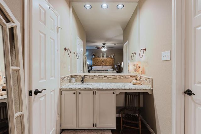 10819 Crown Colony DR 40, Austin, TX 78747